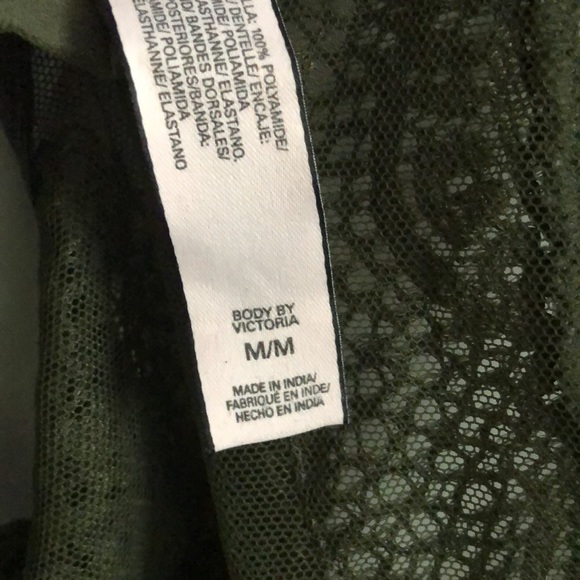 Victoria’s Secret lacy high neck bralette size M - Picture 7 of 7